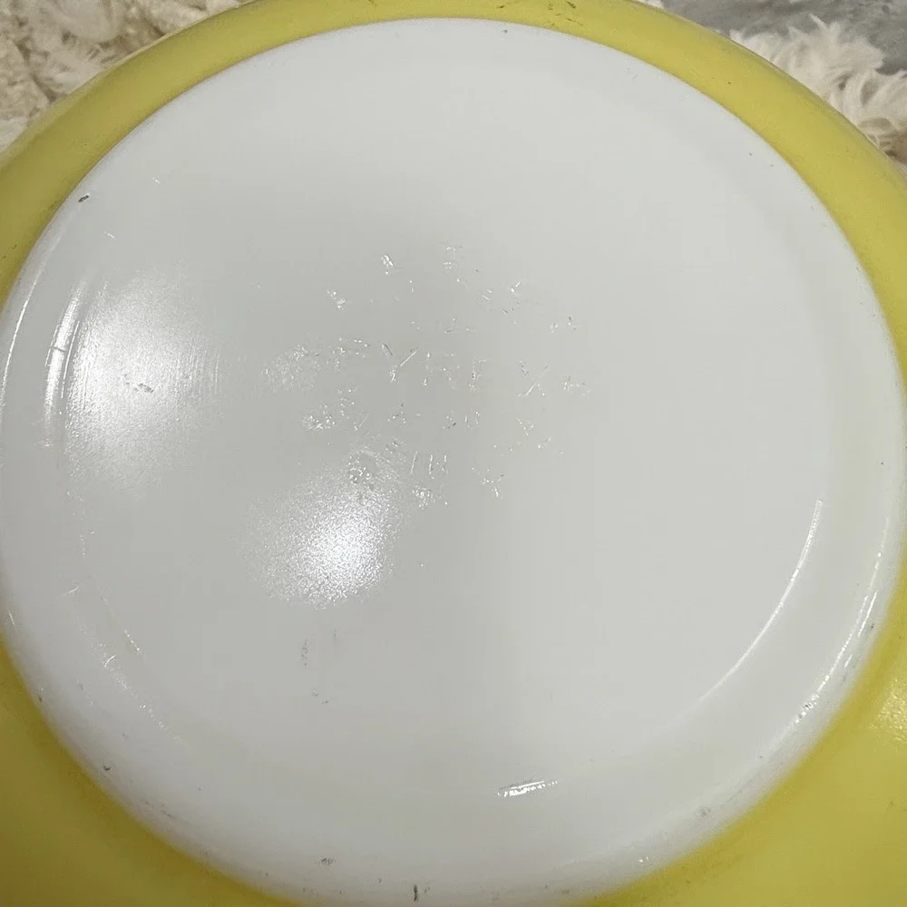 Vintage Pyrex Bowl #404 Yellow Milk Glass Primary Color 4Qt  Mixing Nesting Bowl